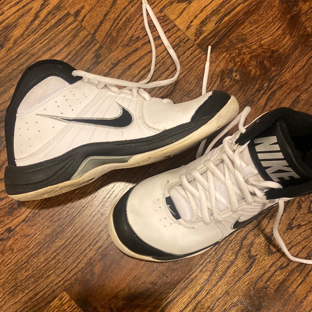 Nike kids hightop tennis shoes. Men’s/youth size 6.5